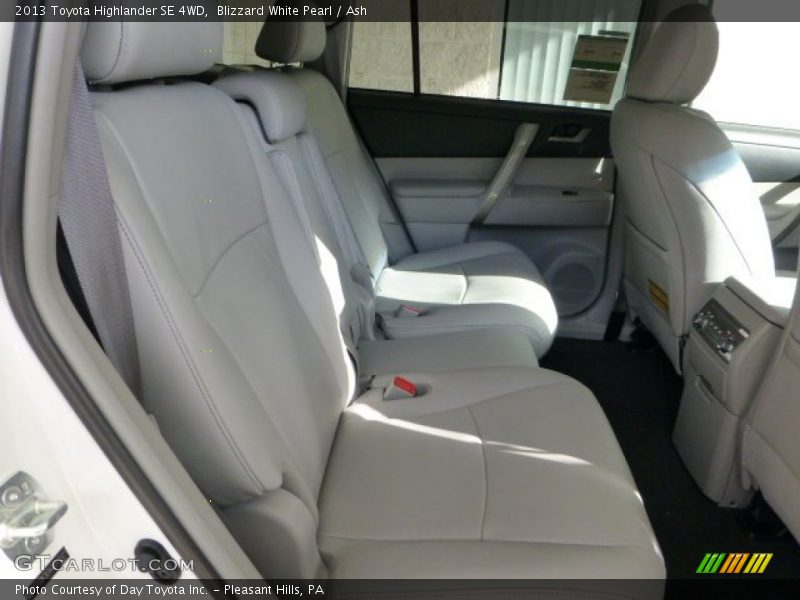 Blizzard White Pearl / Ash 2013 Toyota Highlander SE 4WD