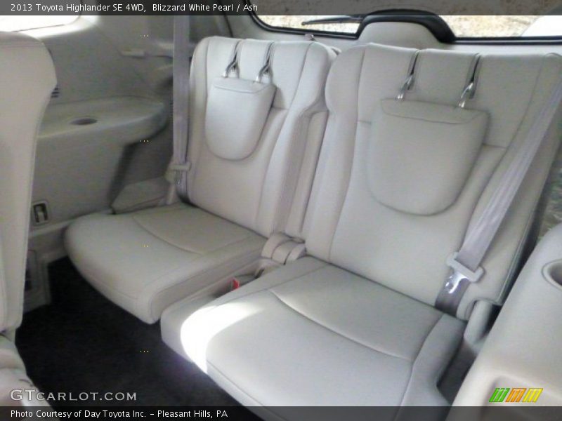 Blizzard White Pearl / Ash 2013 Toyota Highlander SE 4WD