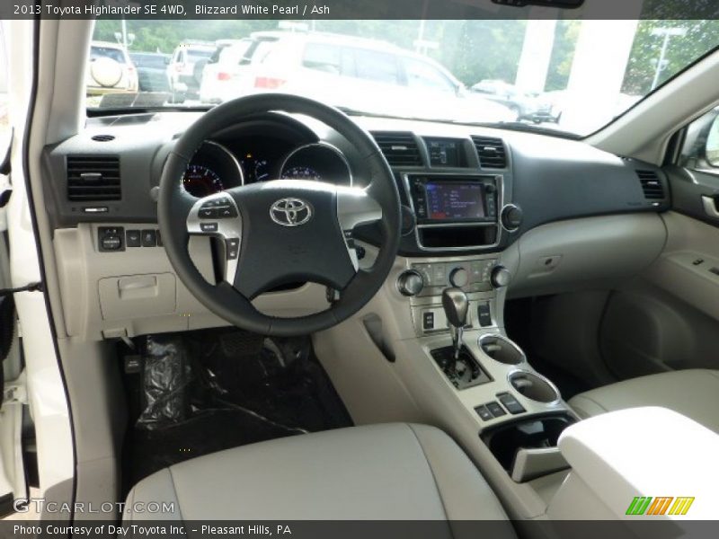 Blizzard White Pearl / Ash 2013 Toyota Highlander SE 4WD