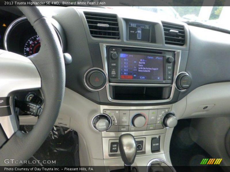 Blizzard White Pearl / Ash 2013 Toyota Highlander SE 4WD