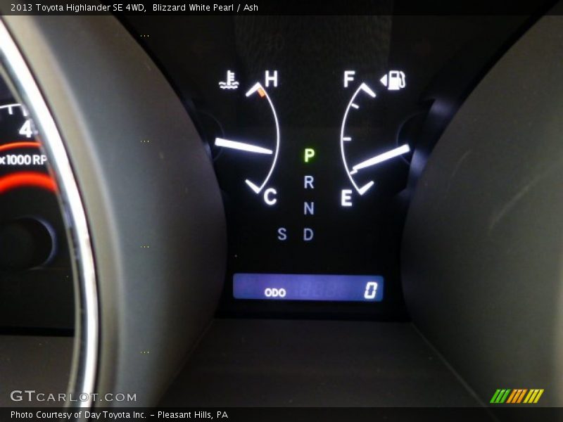Blizzard White Pearl / Ash 2013 Toyota Highlander SE 4WD