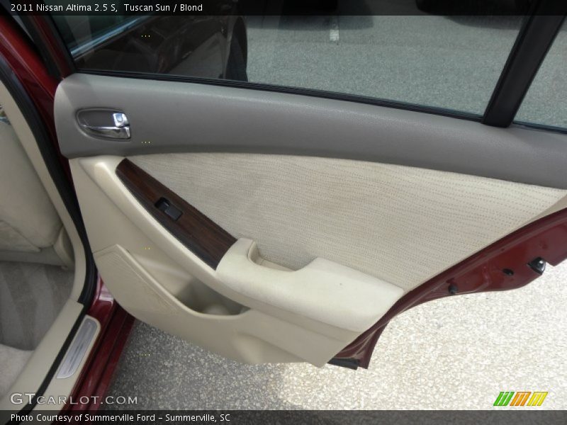 Tuscan Sun / Blond 2011 Nissan Altima 2.5 S