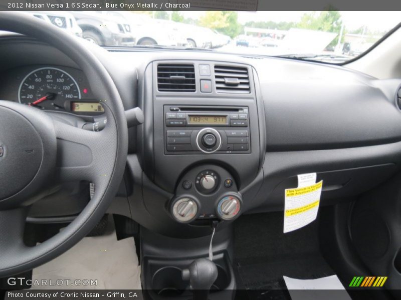 Dashboard of 2012 Versa 1.6 S Sedan