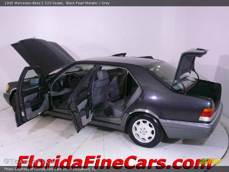 Black Pearl Metallic / Grey 1995 Mercedes-Benz S 320 Sedan