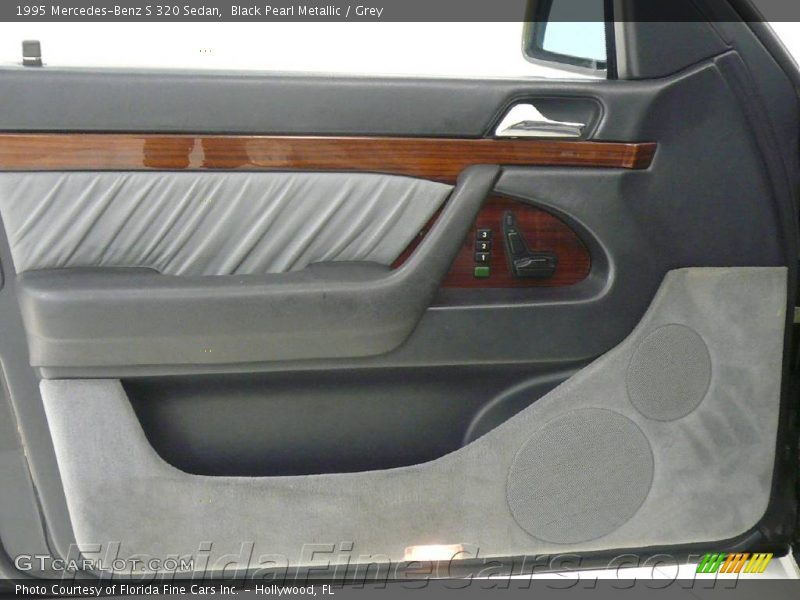 Black Pearl Metallic / Grey 1995 Mercedes-Benz S 320 Sedan