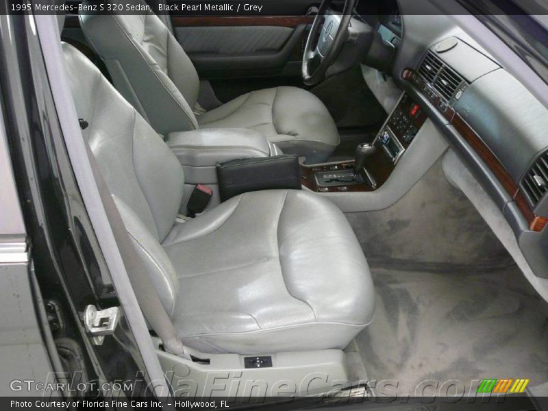 Black Pearl Metallic / Grey 1995 Mercedes-Benz S 320 Sedan