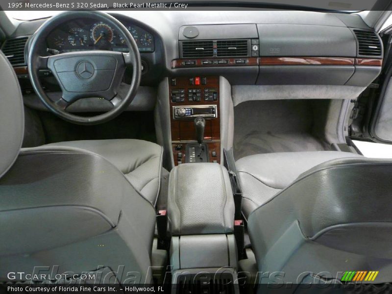 Black Pearl Metallic / Grey 1995 Mercedes-Benz S 320 Sedan