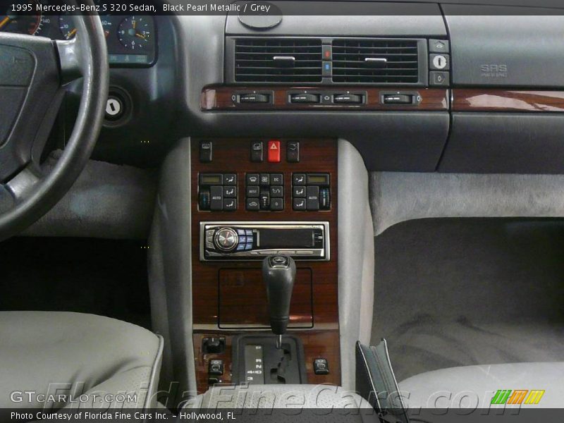 Black Pearl Metallic / Grey 1995 Mercedes-Benz S 320 Sedan