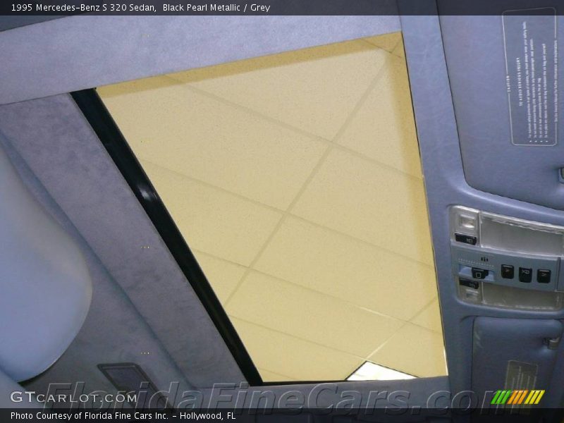 Black Pearl Metallic / Grey 1995 Mercedes-Benz S 320 Sedan