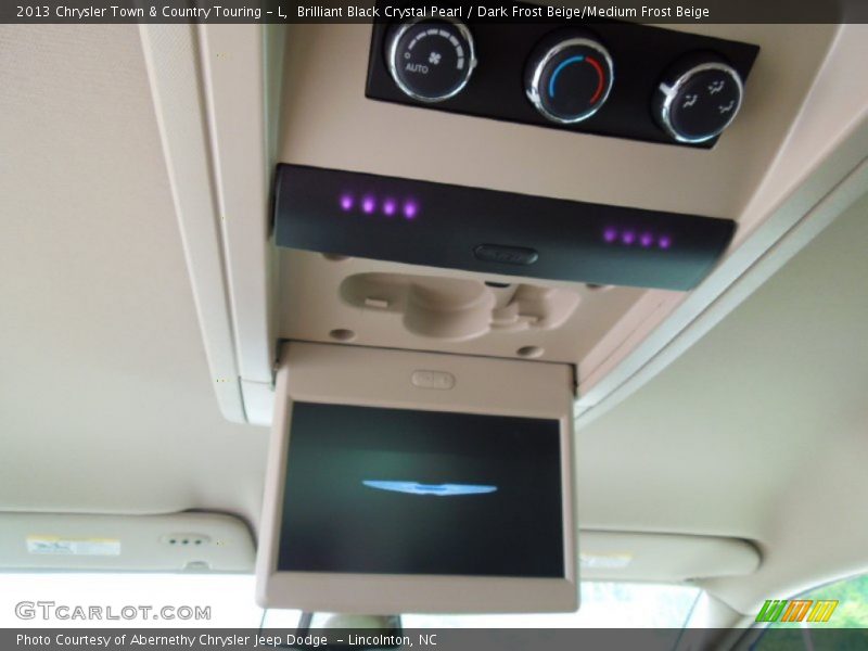 Controls of 2013 Town & Country Touring - L