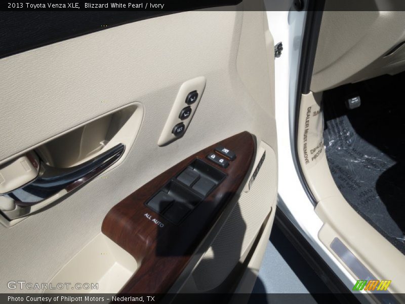 Blizzard White Pearl / Ivory 2013 Toyota Venza XLE