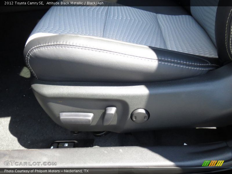 Attitude Black Metallic / Black/Ash 2012 Toyota Camry SE