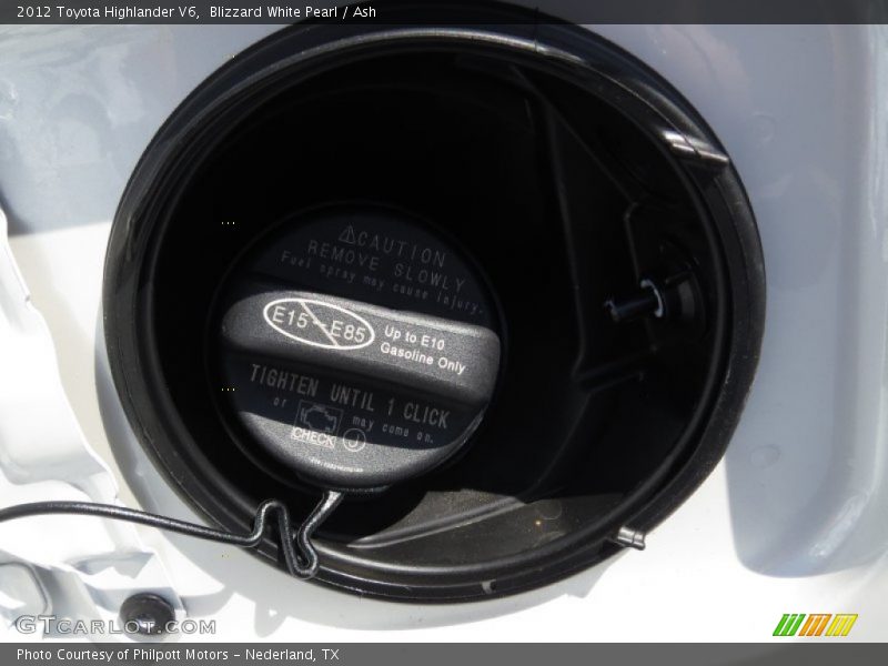 Blizzard White Pearl / Ash 2012 Toyota Highlander V6