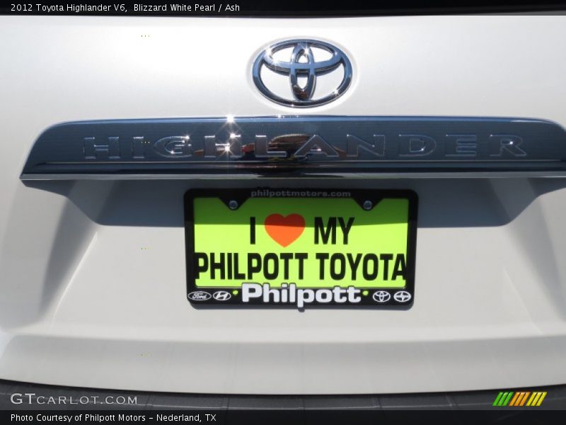Blizzard White Pearl / Ash 2012 Toyota Highlander V6