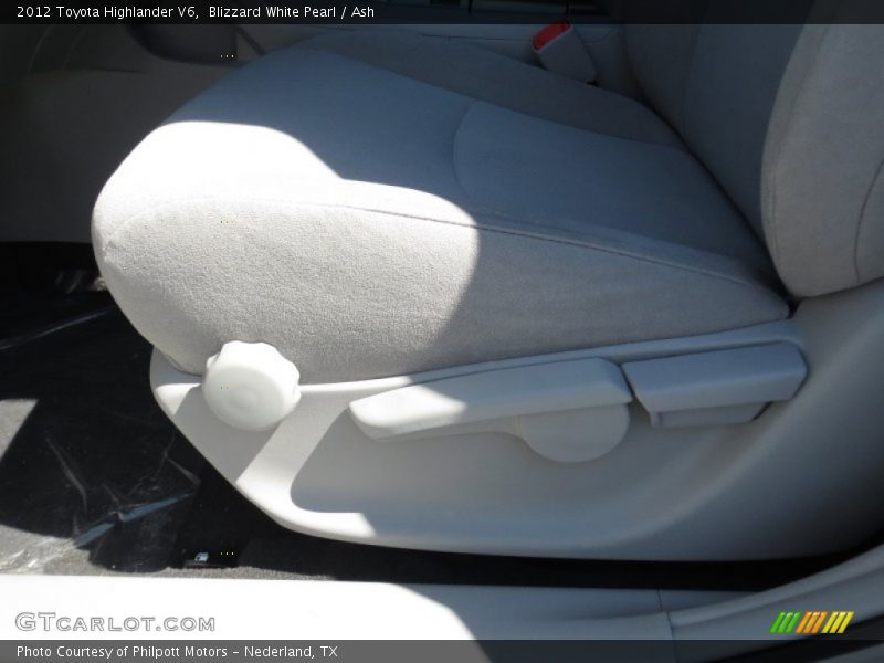 Blizzard White Pearl / Ash 2012 Toyota Highlander V6