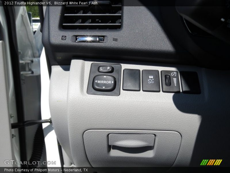 Blizzard White Pearl / Ash 2012 Toyota Highlander V6