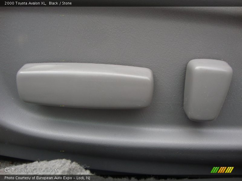 Black / Stone 2000 Toyota Avalon XL