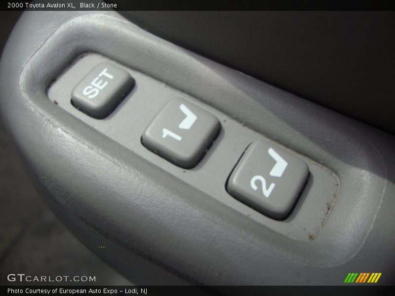 Black / Stone 2000 Toyota Avalon XL
