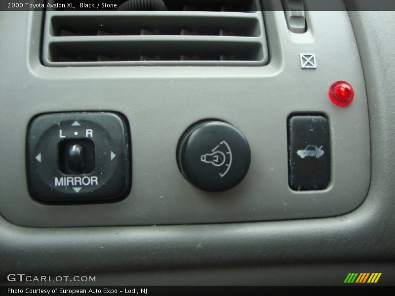 Black / Stone 2000 Toyota Avalon XL