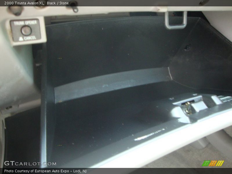 Black / Stone 2000 Toyota Avalon XL