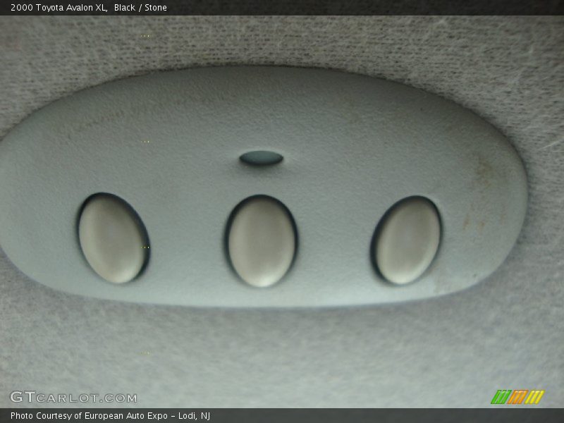 Black / Stone 2000 Toyota Avalon XL