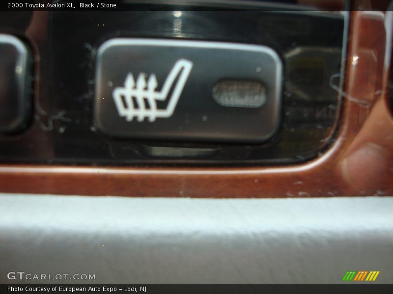 Black / Stone 2000 Toyota Avalon XL