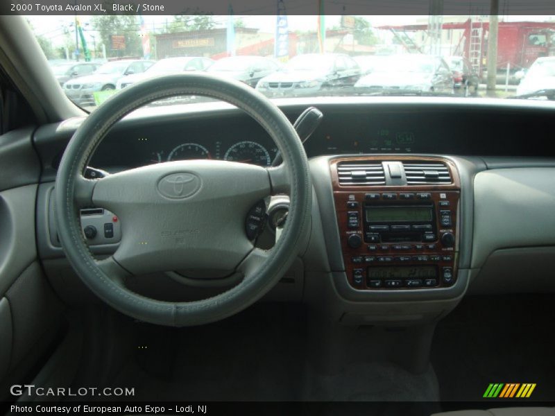 Black / Stone 2000 Toyota Avalon XL
