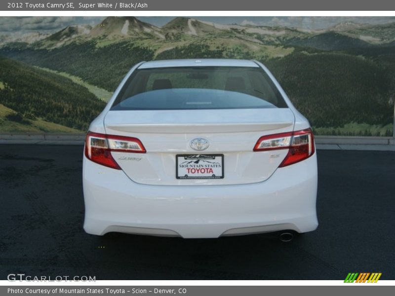 Super White / Black/Ash 2012 Toyota Camry SE