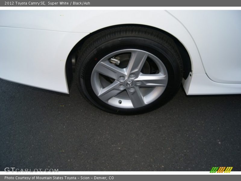 Super White / Black/Ash 2012 Toyota Camry SE