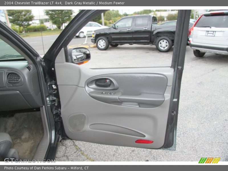Dark Gray Metallic / Medium Pewter 2004 Chevrolet TrailBlazer LT 4x4