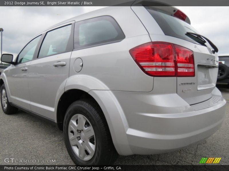 Bright Silver Metallic / Black 2012 Dodge Journey SE