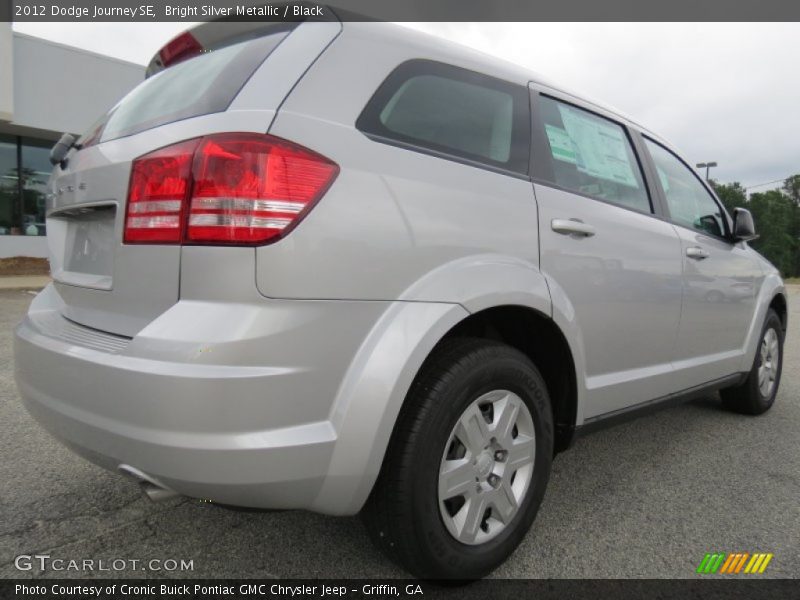 Bright Silver Metallic / Black 2012 Dodge Journey SE