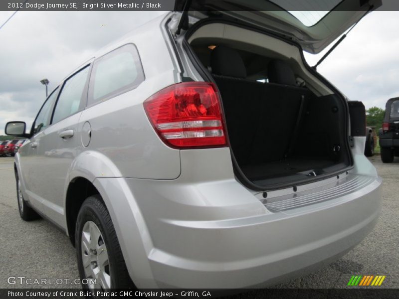 Bright Silver Metallic / Black 2012 Dodge Journey SE