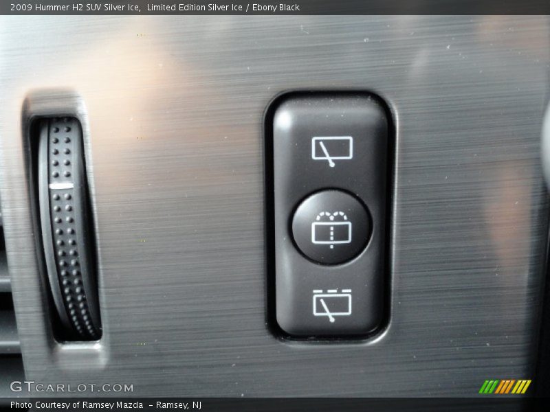 Controls of 2009 H2 SUV Silver Ice