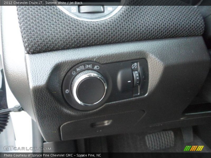 Summit White / Jet Black 2012 Chevrolet Cruze LT
