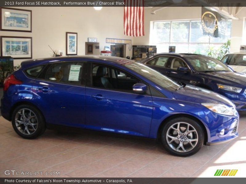 Performance Blue / Charcoal Black 2013 Ford Focus SE Hatchback