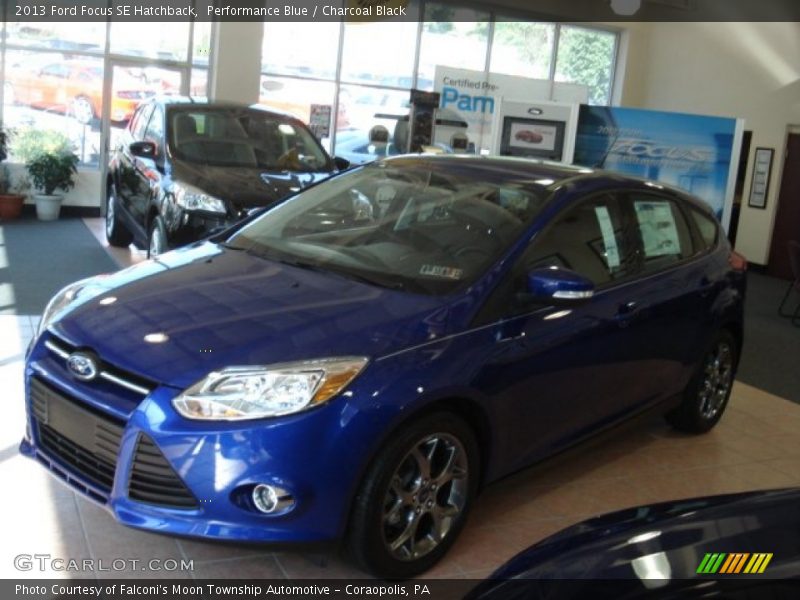 Performance Blue / Charcoal Black 2013 Ford Focus SE Hatchback