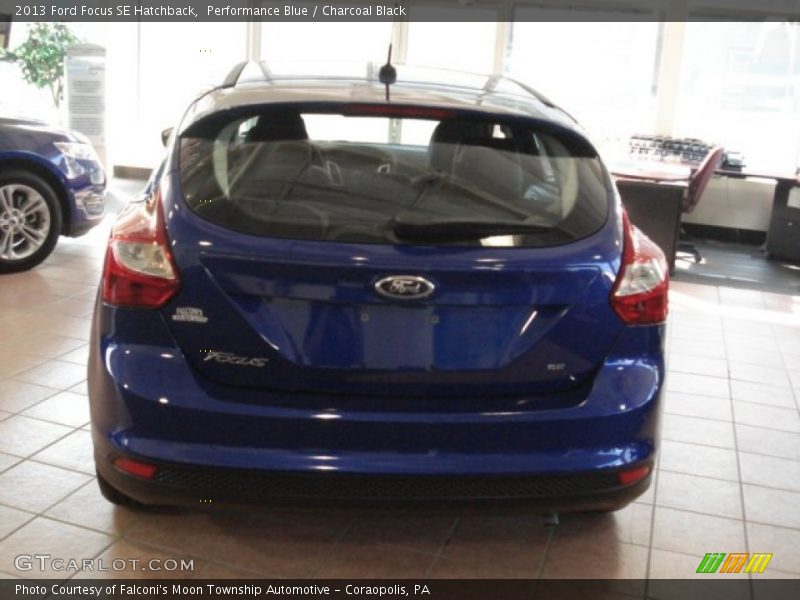 Performance Blue / Charcoal Black 2013 Ford Focus SE Hatchback
