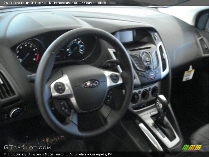 Performance Blue / Charcoal Black 2013 Ford Focus SE Hatchback