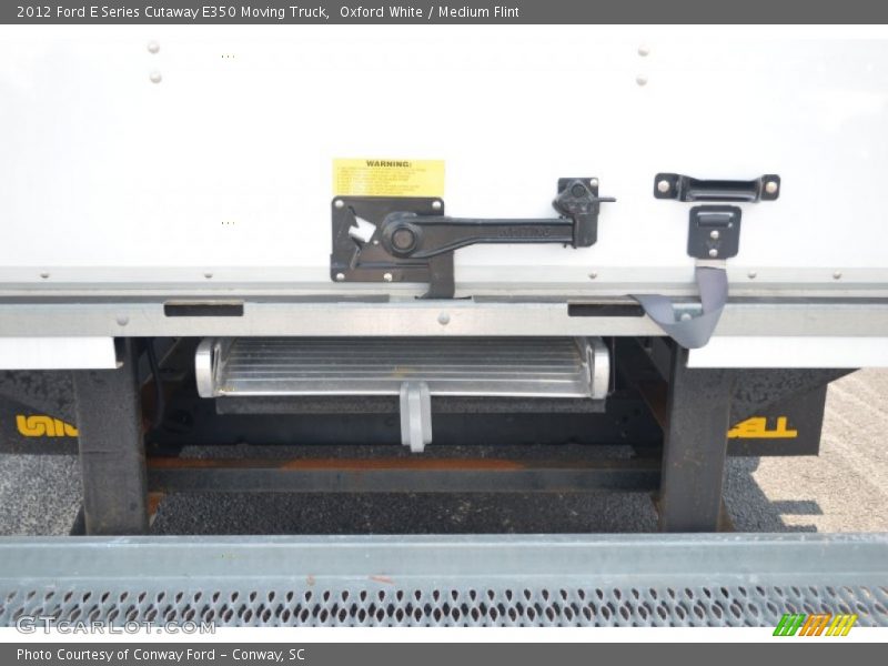 Oxford White / Medium Flint 2012 Ford E Series Cutaway E350 Moving Truck