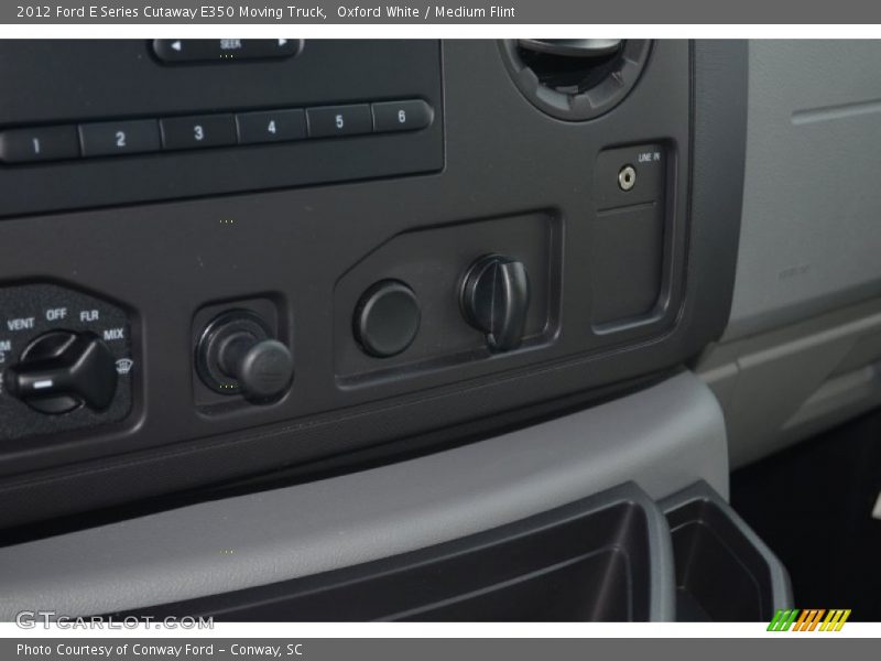 Oxford White / Medium Flint 2012 Ford E Series Cutaway E350 Moving Truck