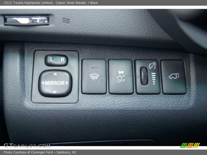 Classic Silver Metallic / Black 2012 Toyota Highlander Limited