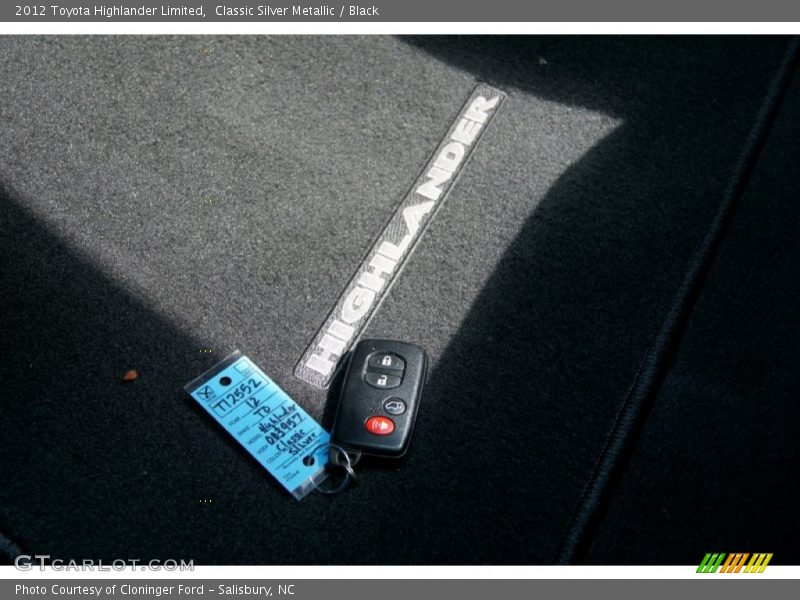 Classic Silver Metallic / Black 2012 Toyota Highlander Limited