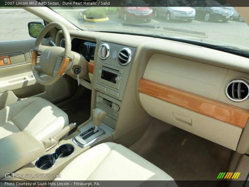 Dashboard of 2007 MKZ AWD Sedan