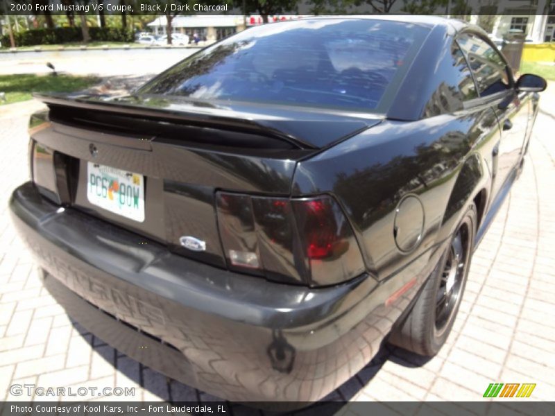 Black / Dark Charcoal 2000 Ford Mustang V6 Coupe