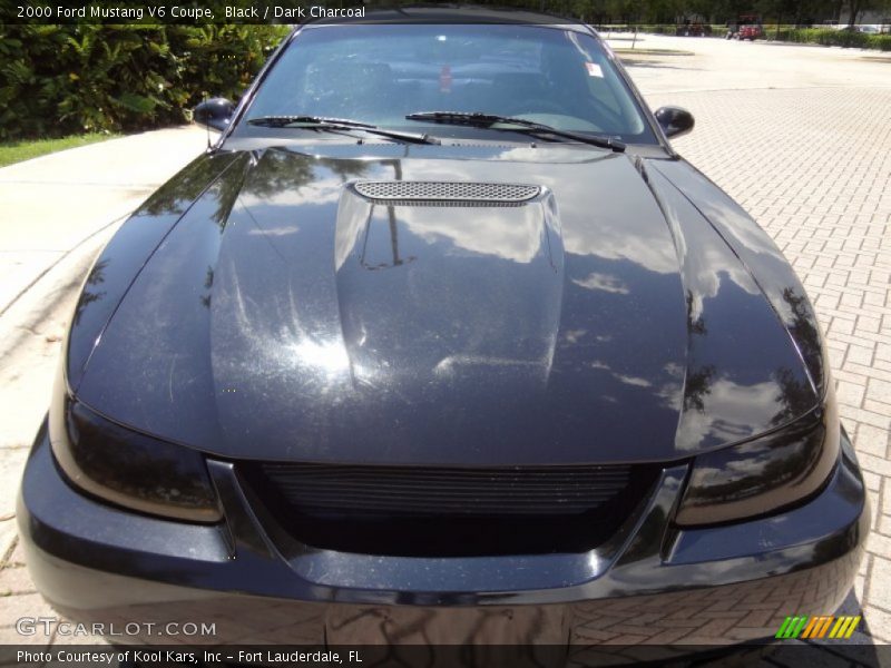 Black / Dark Charcoal 2000 Ford Mustang V6 Coupe