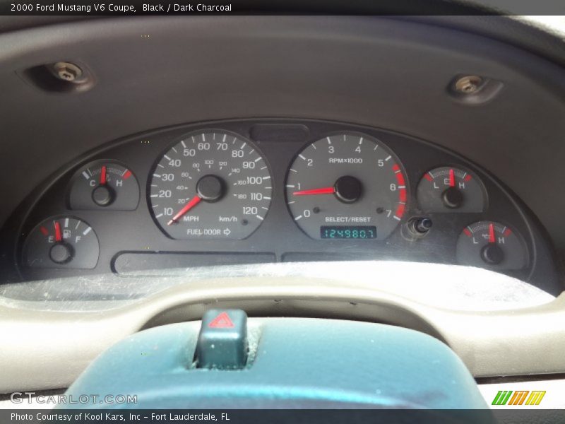 Black / Dark Charcoal 2000 Ford Mustang V6 Coupe