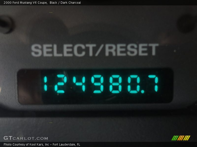 Black / Dark Charcoal 2000 Ford Mustang V6 Coupe