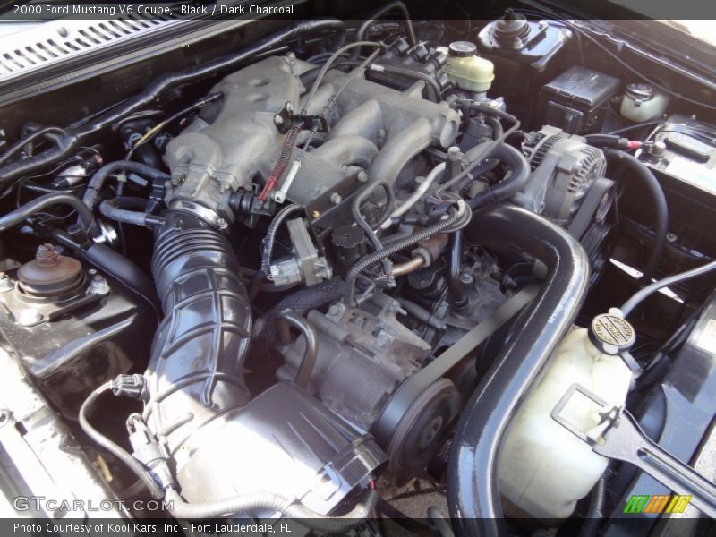 Black / Dark Charcoal 2000 Ford Mustang V6 Coupe