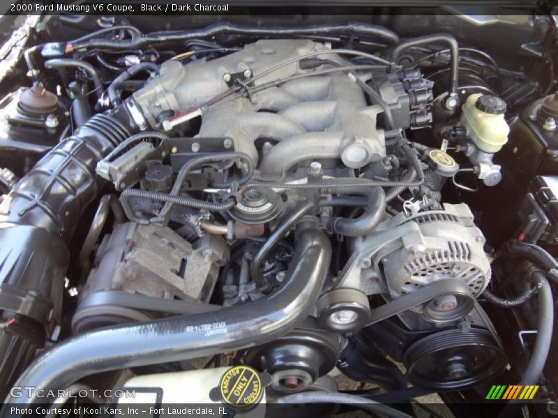 Black / Dark Charcoal 2000 Ford Mustang V6 Coupe